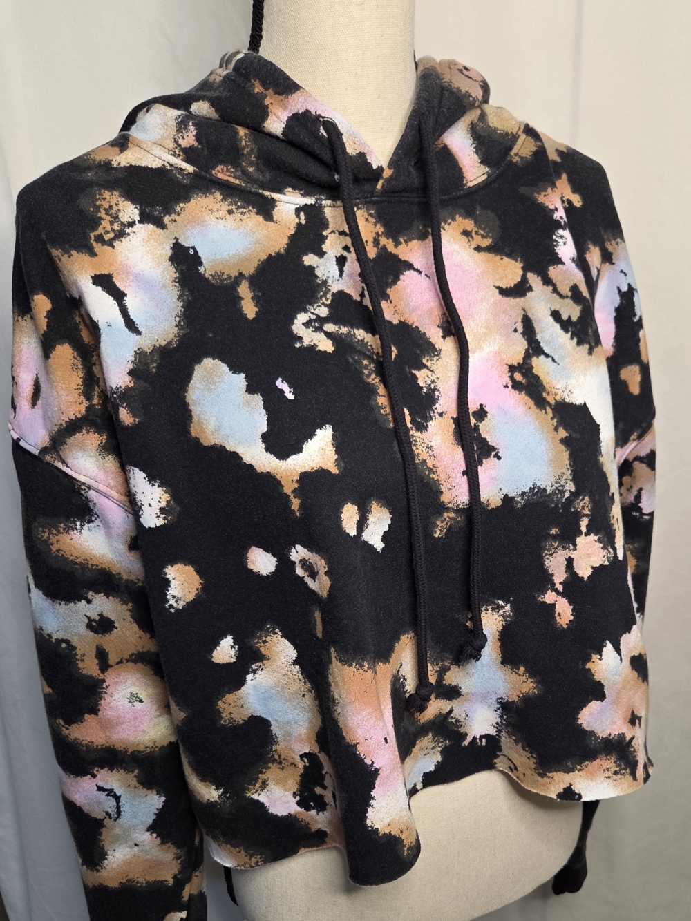 Wild‎ Fable Black Hoodie with Pastel Color Splash XL - Picture 1 of 7